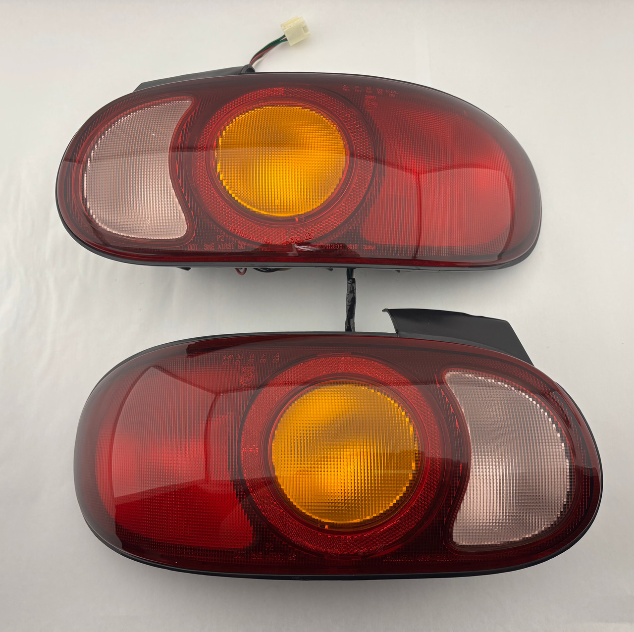 1999-2000 Mazda Miata Driver & Passenger Side Tail Lights / Pair / NB269