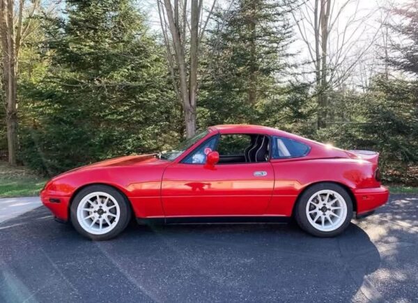 IMG_1471 OEM Mazda MX-5 Miata NA/NB (1990–2005) Removable Hardtop & Matching Trunk Lid w/ Spoiler – Classic Red