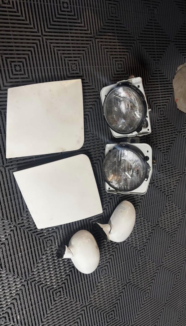 Screenshot OEM Mazda MX-5 Miata NA Pop-Up Headlight & Manual Mirror Set (White)