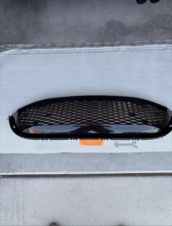 Screenshot Gloss Black Honeycomb Front Upper Grille (OEM Style)