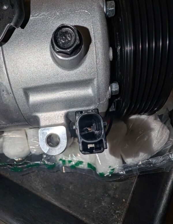 IMG_6948 OEM Mazda / Hanon A/C Compressor (100cc / 12V) Part Number: CA50005AAC04 / HV14-A