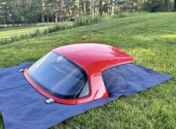 Screenshot OEM Mazda MX-5 Miata NA Hardtop – Classic Red with Heated Rear Glass (1990–1997)