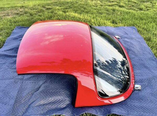 Screenshot OEM Mazda MX-5 Miata NA Hardtop – Classic Red with Heated Rear Glass (1990–1997)
