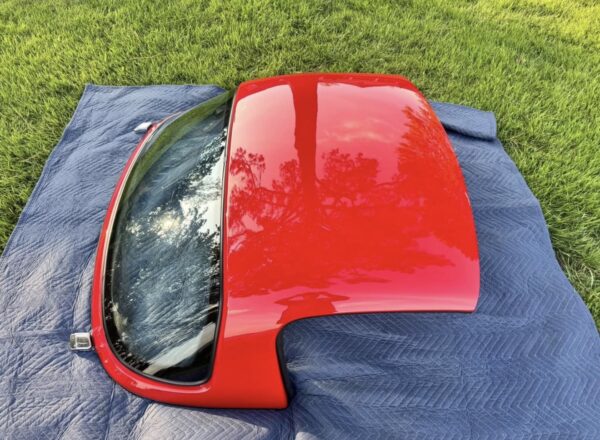 Screenshot OEM Mazda MX-5 Miata NA Hardtop – Classic Red with Heated Rear Glass (1990–1997)