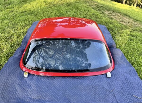 Screenshot OEM Mazda MX-5 Miata NA Hardtop – Classic Red with Heated Rear Glass (1990–1997)