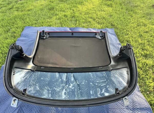 Screenshot OEM Mazda MX-5 Miata NA Hardtop – Classic Red with Heated Rear Glass (1990–1997)