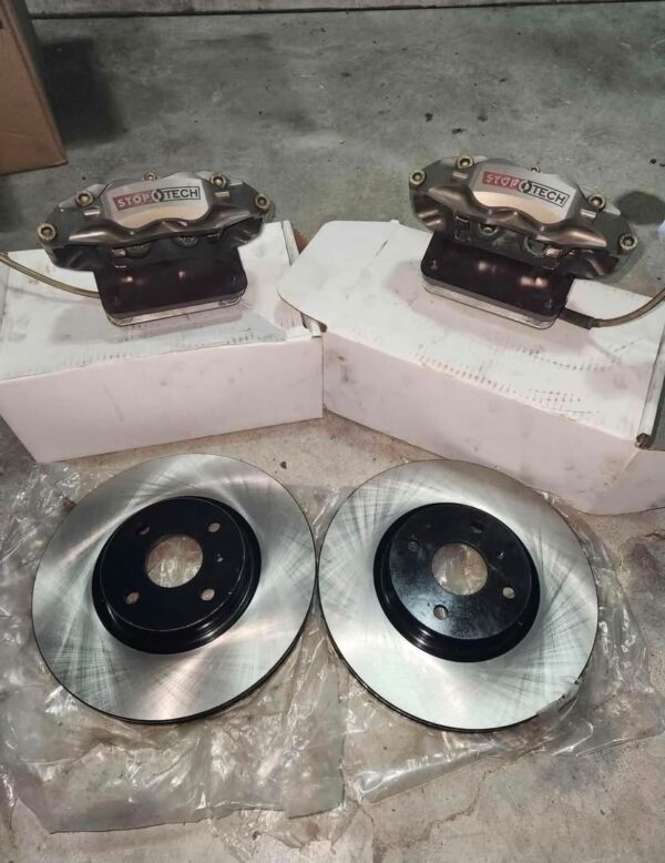 StopTech Front Big Brake Kit – Performance Multi-Piston Calipers with Vented Rotors