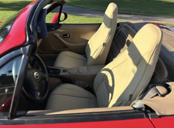 2001 Mazda MAZDA MX-5 Miata RF · Grand Touring Convertible 2D