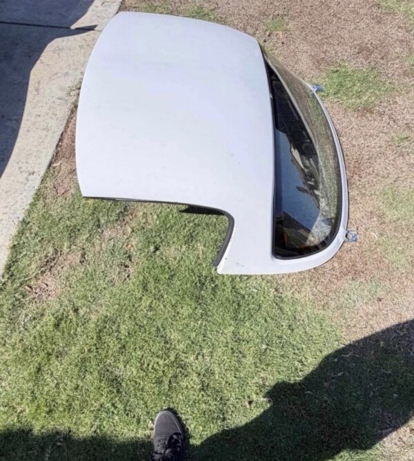 Screenshot OEM White Hardtop for 1990–2005 Mazda MX-5 Miata (NA/NB) – Heated Rear Glass – Used
